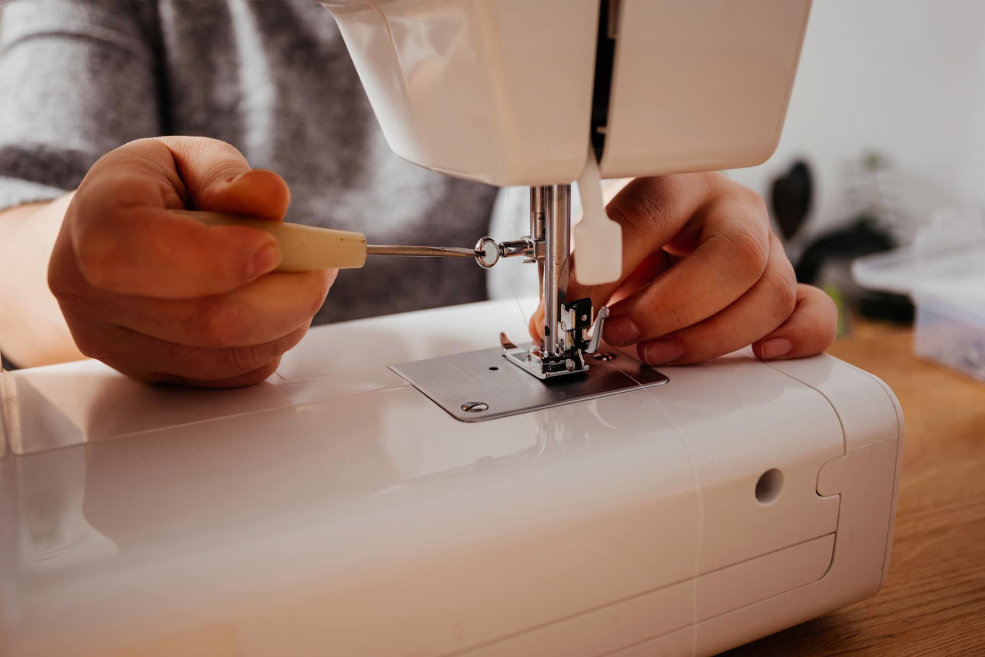 Servicio de reparación de maquinaria de confección